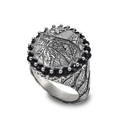 anello con spinello nero...